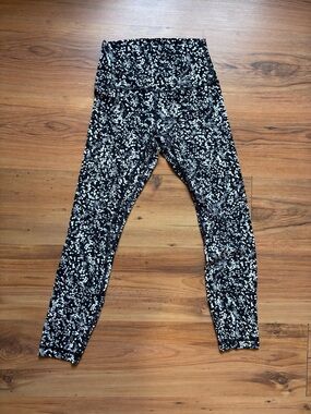 lululemon Align Chirasu Black and White High-Rise Leggings